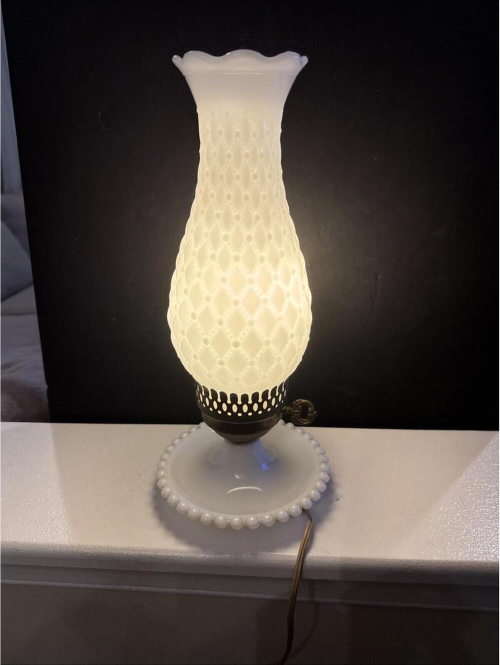 Vtg Hobnail Quilt Milk Glass Electric Hurricane Lamp Cottage Core Table 13.5” H - Picture 4 of 5